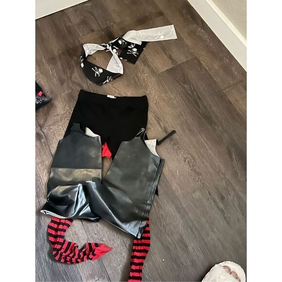 Pirate Girl Renegade Child Costume Size Medium 8/10 - Picture 3 of 6